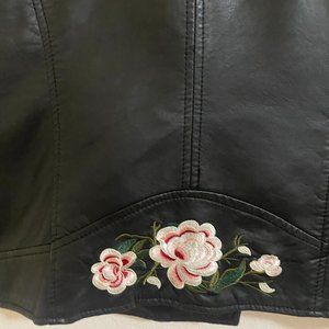 WOMEN'S STUDDED BLEACK FAUX LEATHER BIKER JACKET